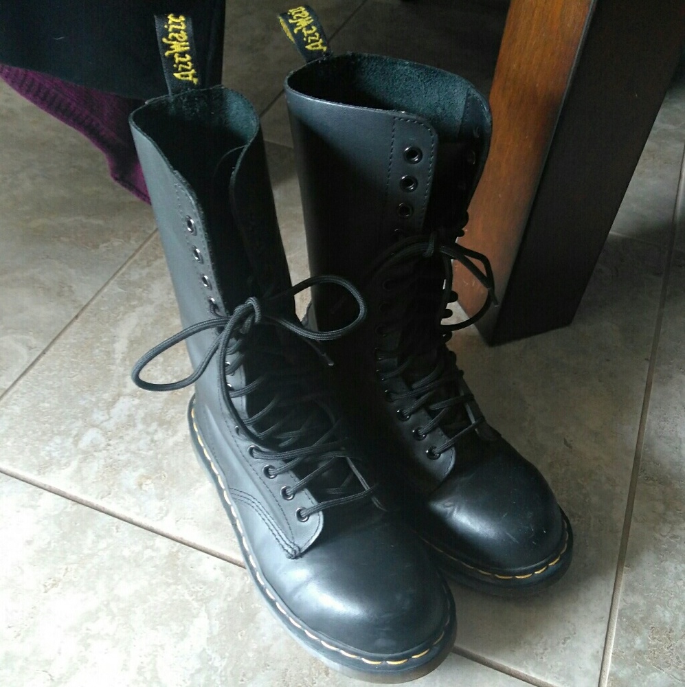 Dr. Martens 1B99 boots